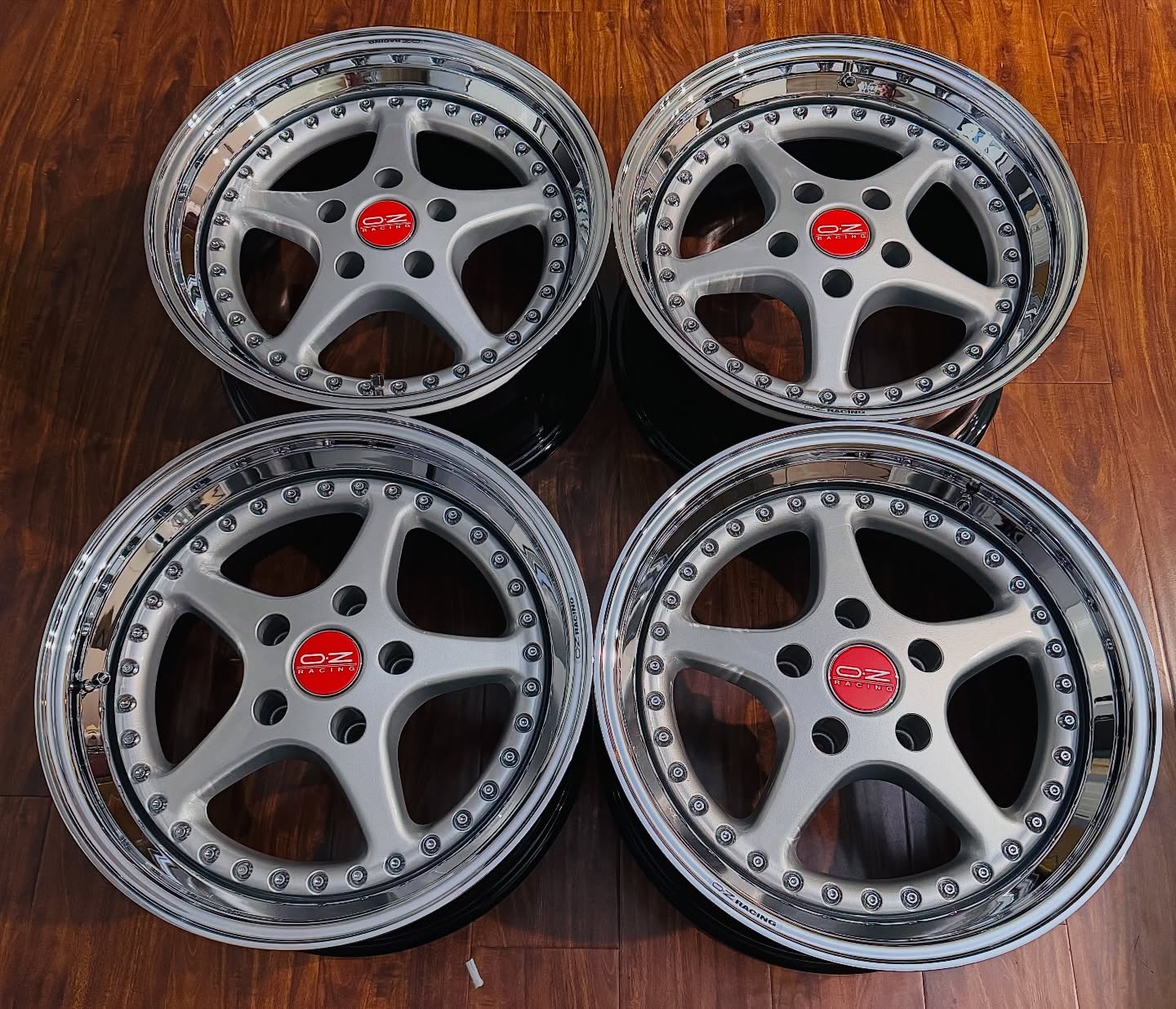 OZ Racing Mito 2 | 17x8.5" ET13 | BMW E34 | Silver / Chrome Lip - Image 2
