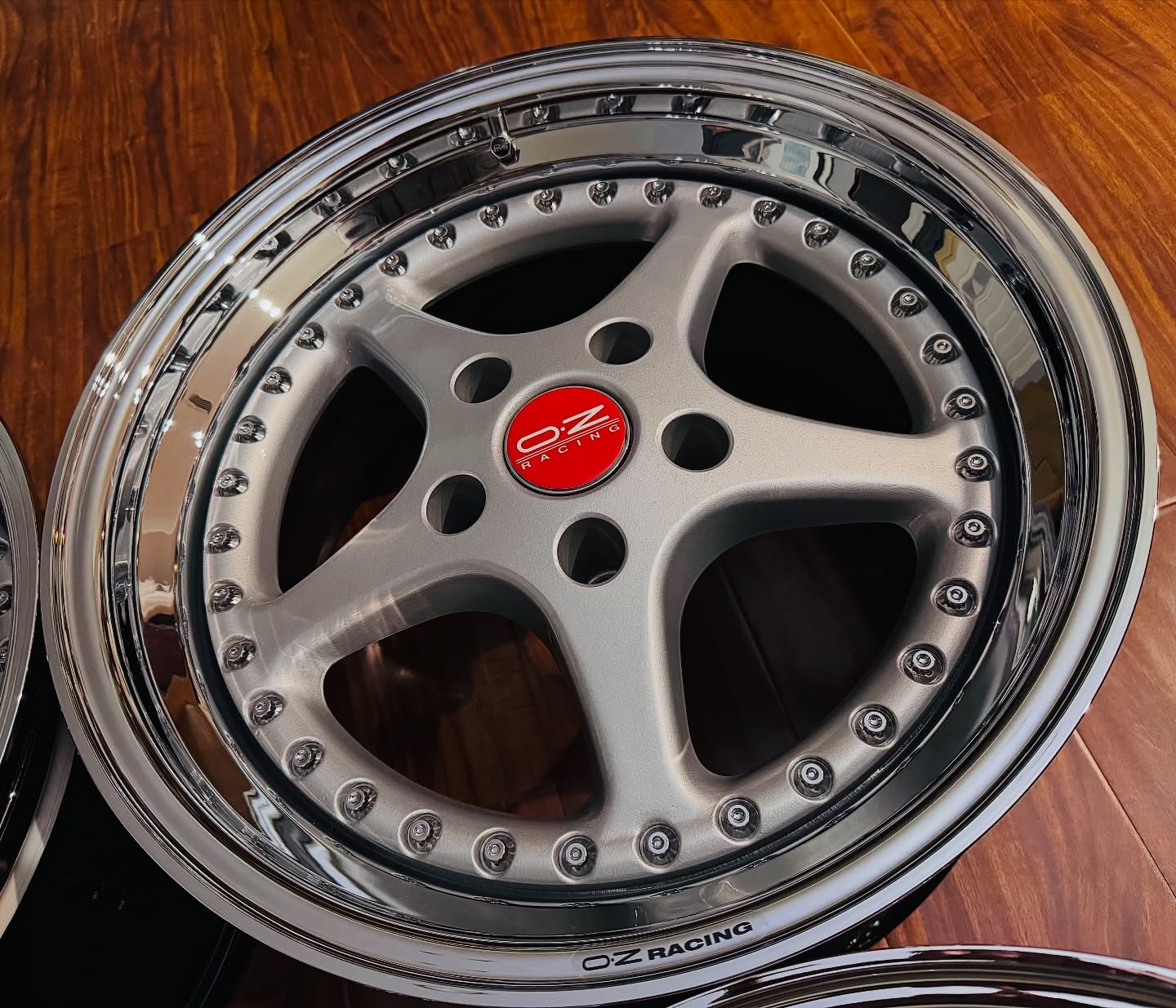 OZ Racing Mito 2 | 17x8.5" ET13 | BMW E34 | Silver / Chrome Lip - Image 4