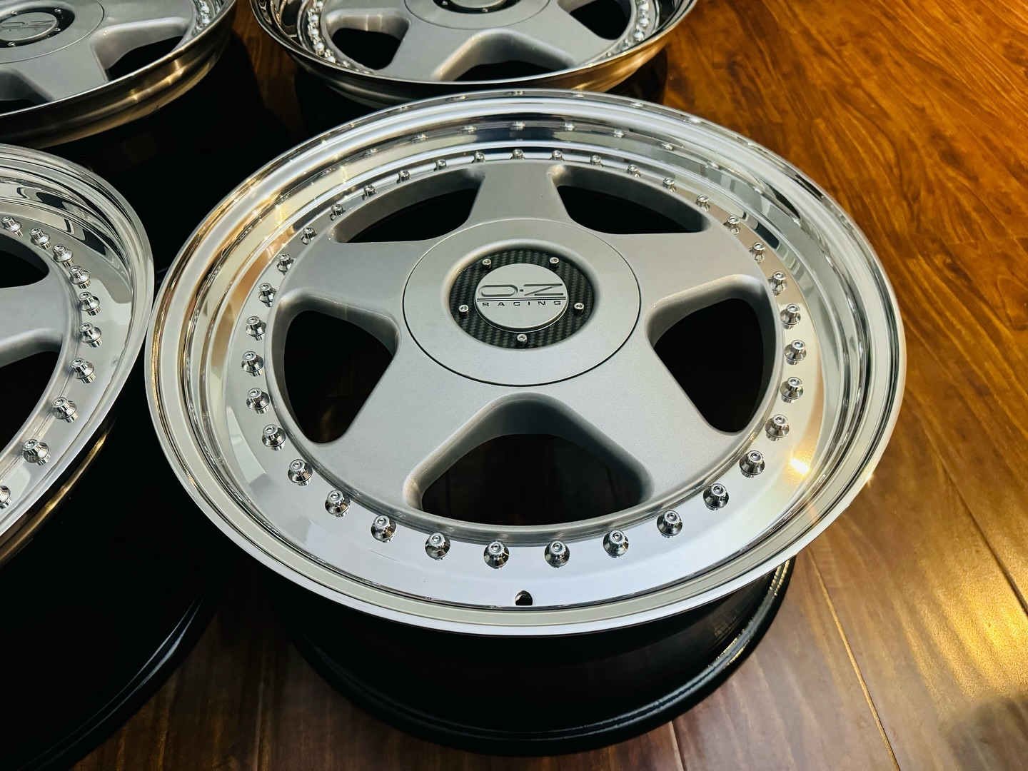 OZ Racing Futura wheels 17x8 5x100 square staggered lip set