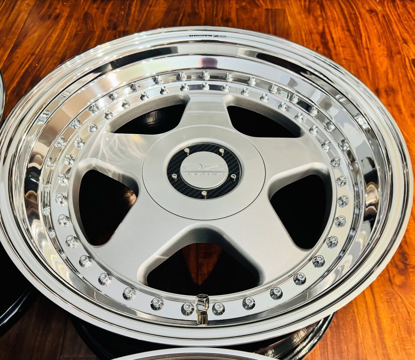 OZ Racing Futura wheels 17x9 5x100 staggered lip polished set