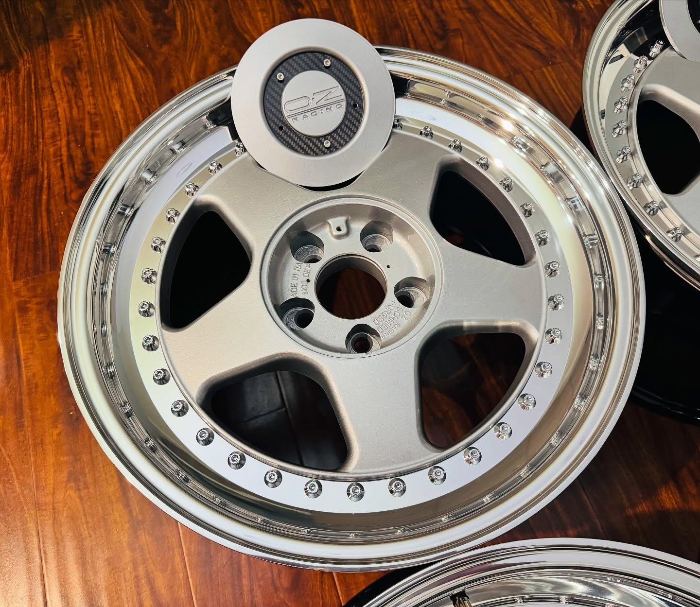 OZ Racing Futura Wheels | 17x9 | 5x100 | Square Set | Staggered Lip | Polished - Image 4