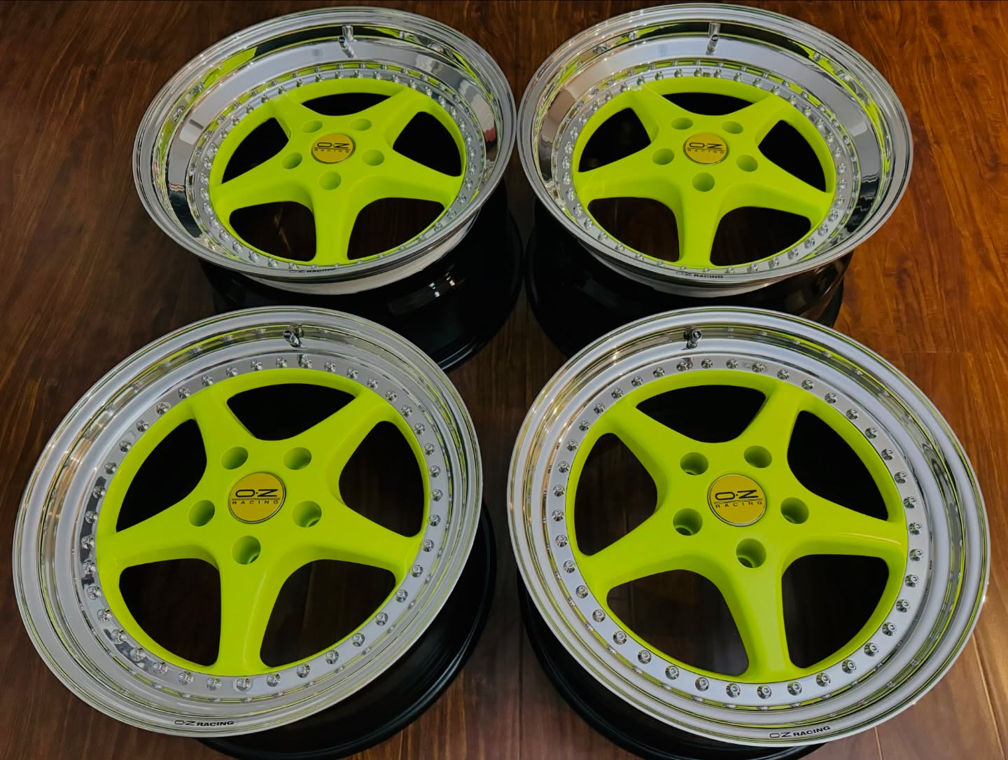 OZ Racing Mito 1 wheels 18 19 inch neon yellow Corvette C5 set
