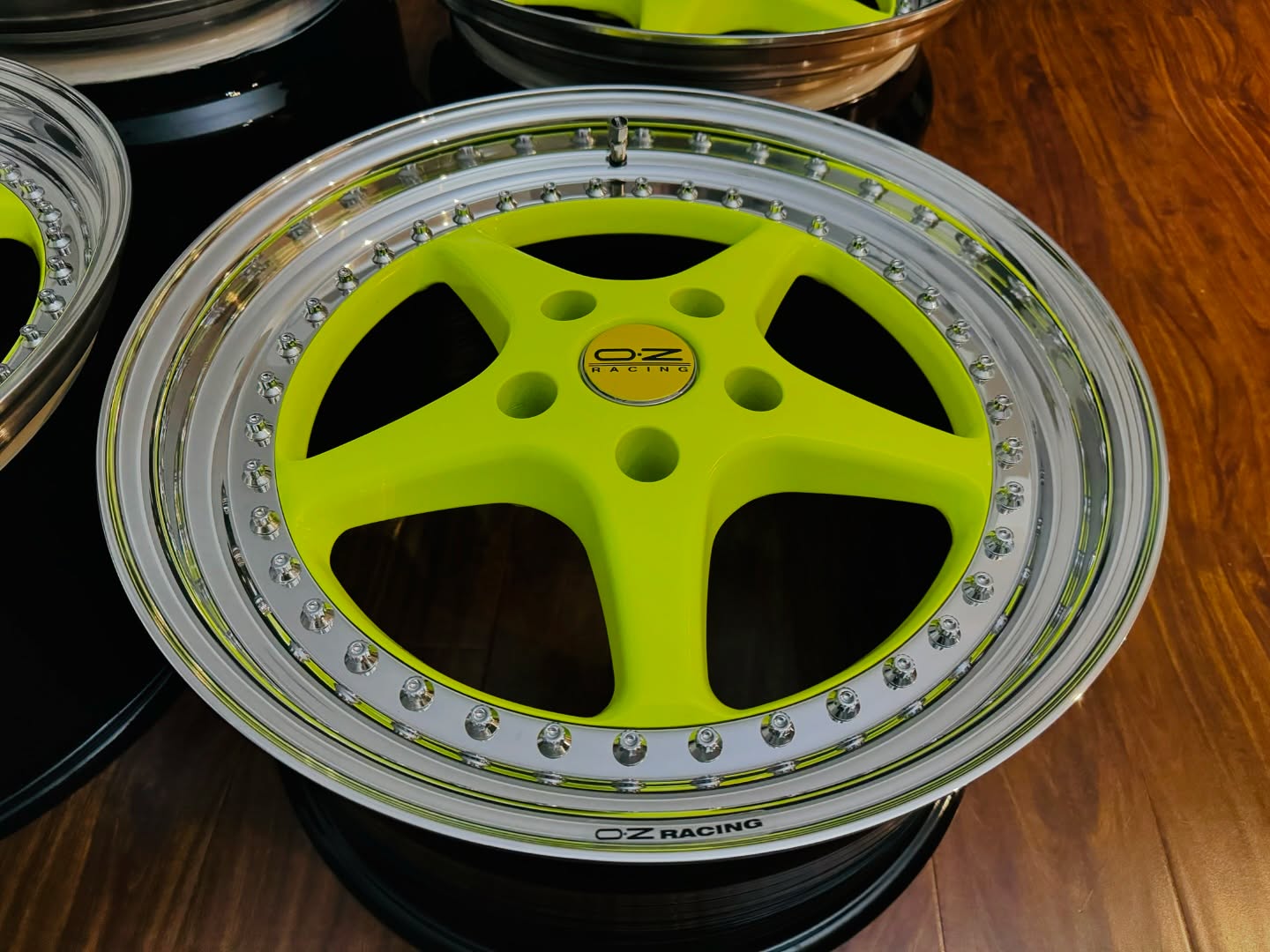 OZ Racing Mito 1 wheels 18 19 inch neon yellow Corvette C5 set