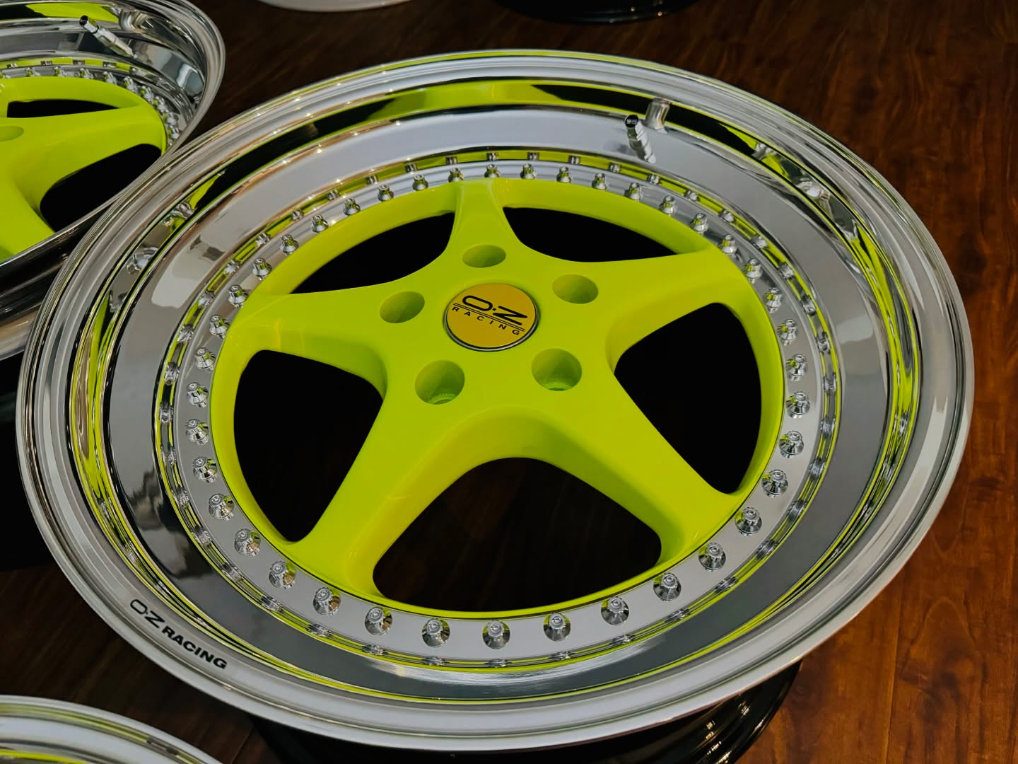 OZ Racing Mito 1 wheels 18 19 inch neon yellow Corvette C5 set