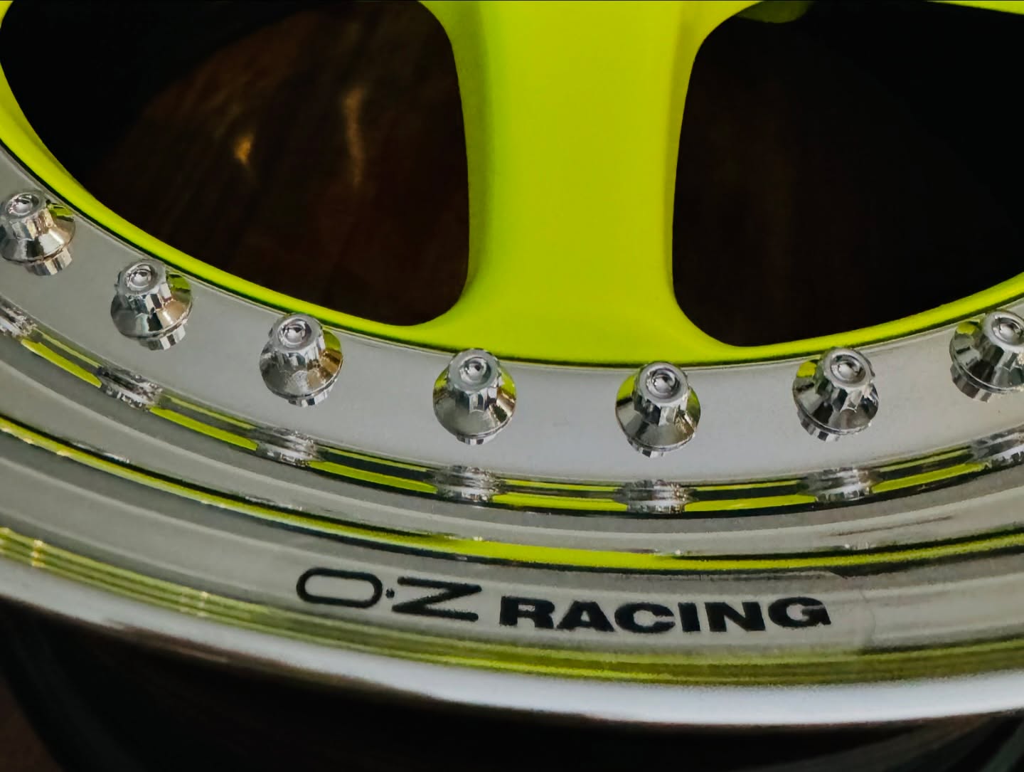 OZ Racing Mito 1 wheels 18 19 inch neon yellow Corvette C5 set