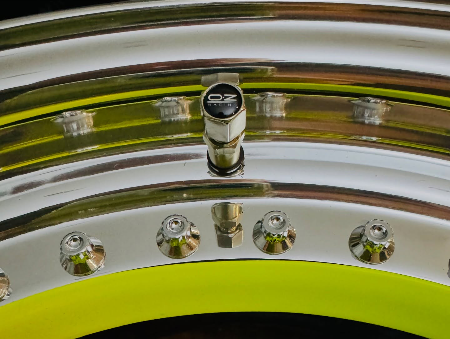 OZ Racing Mito 1 wheels 18 19 inch neon yellow Corvette C5 set